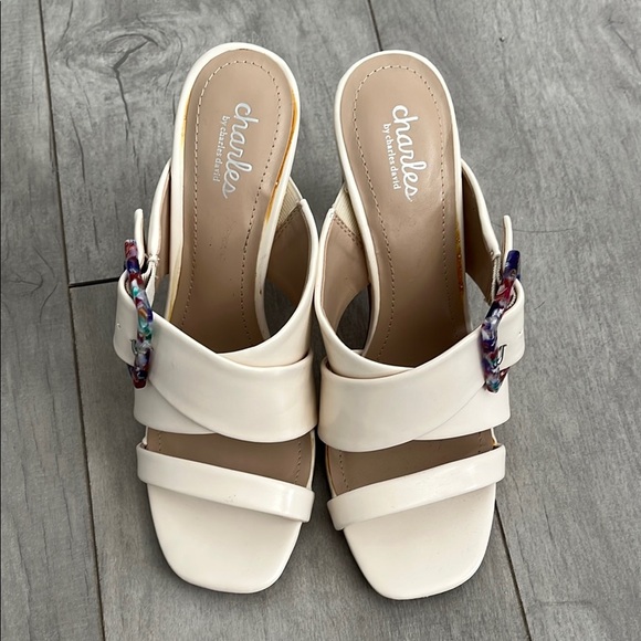 CHARLES DAVID NWOT Cream Heeled Gleam Sandals with Multicolor Buckle, Size 8 - Picture 3 of 10
